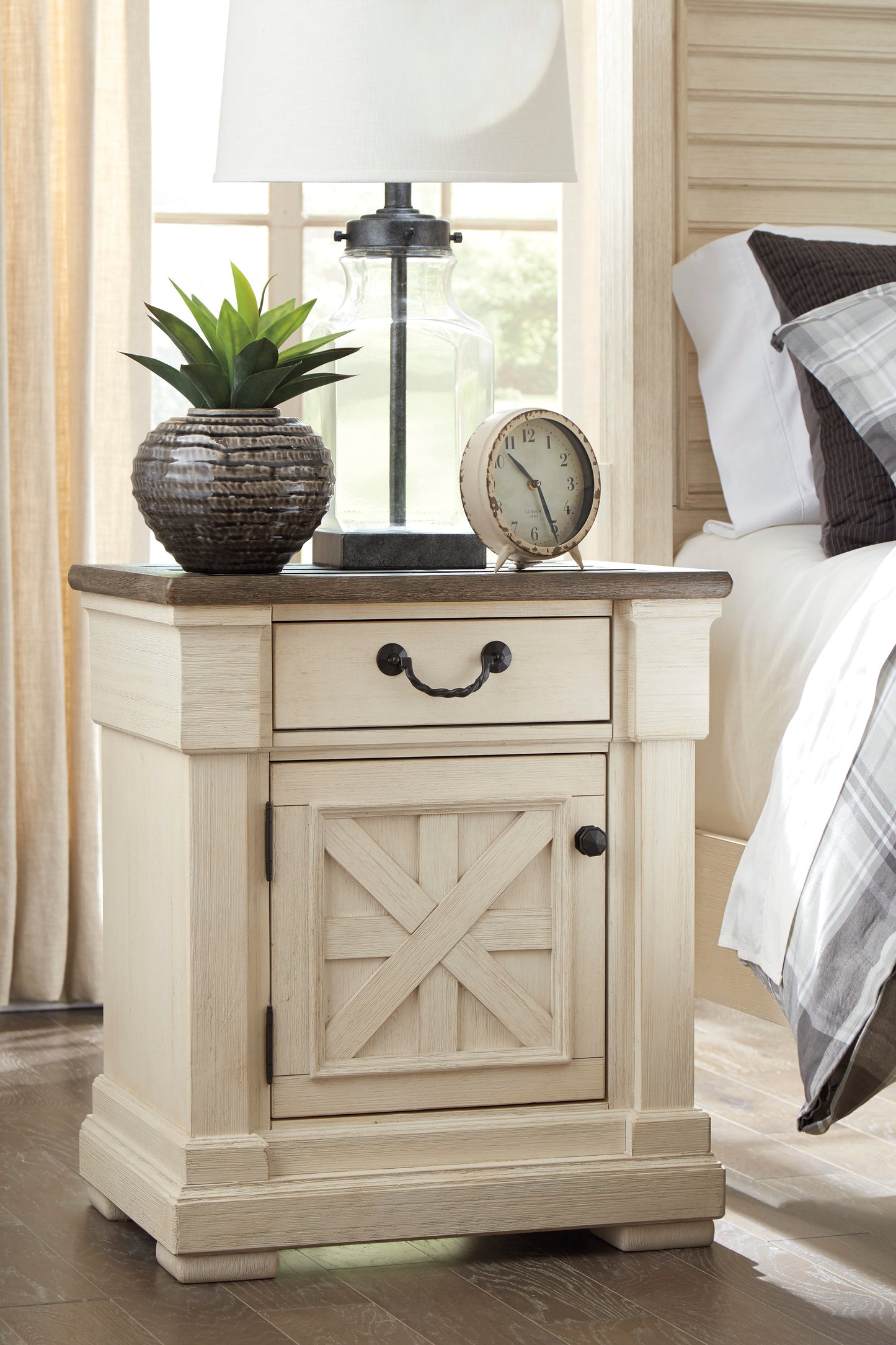 Bolanburg - Two-tone - One Drawer Night Stand