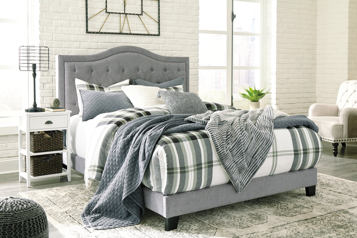 Jerary - Gray - King Upholstered Bed