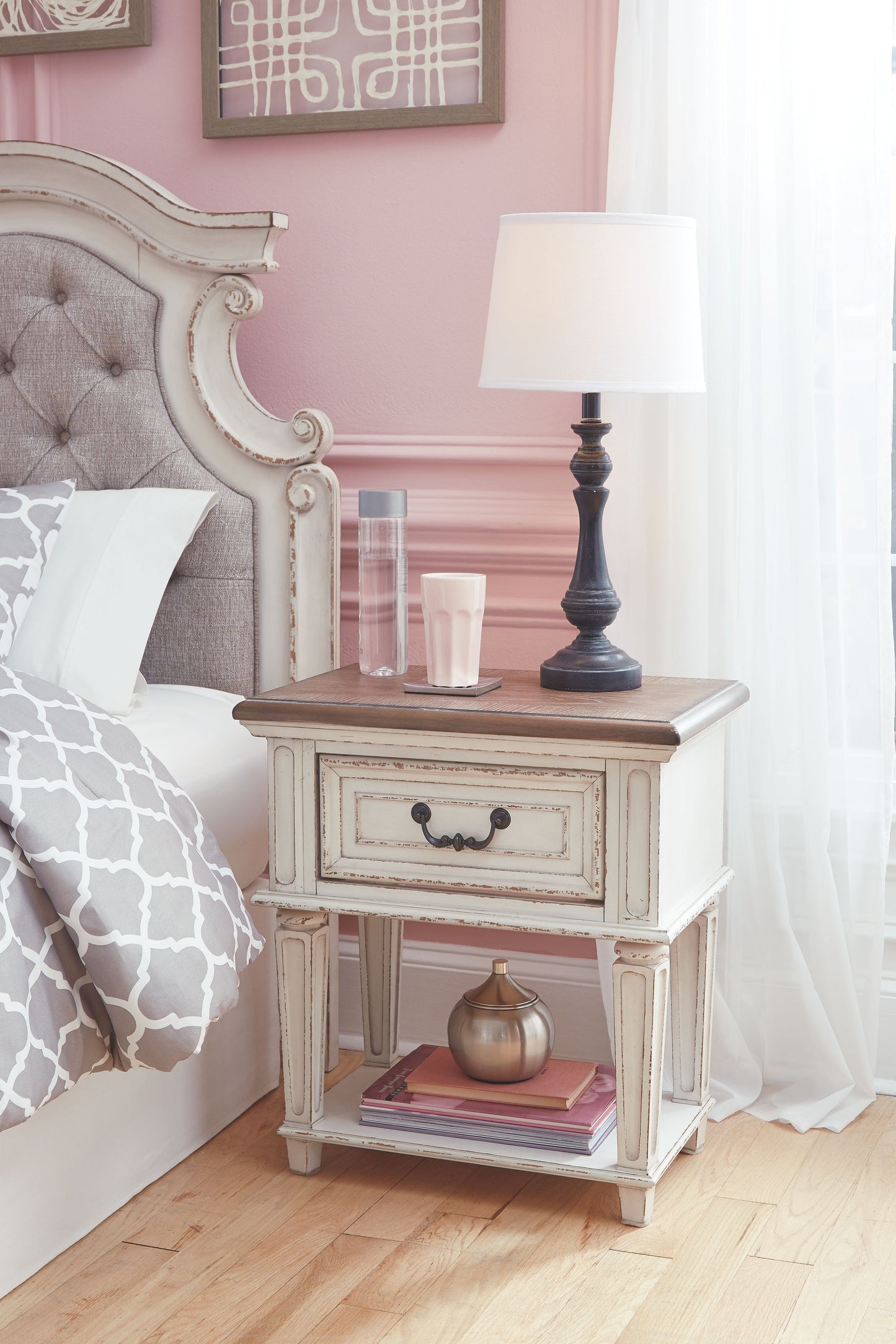 Realyn - Chipped White - One Drawer Night Stand
